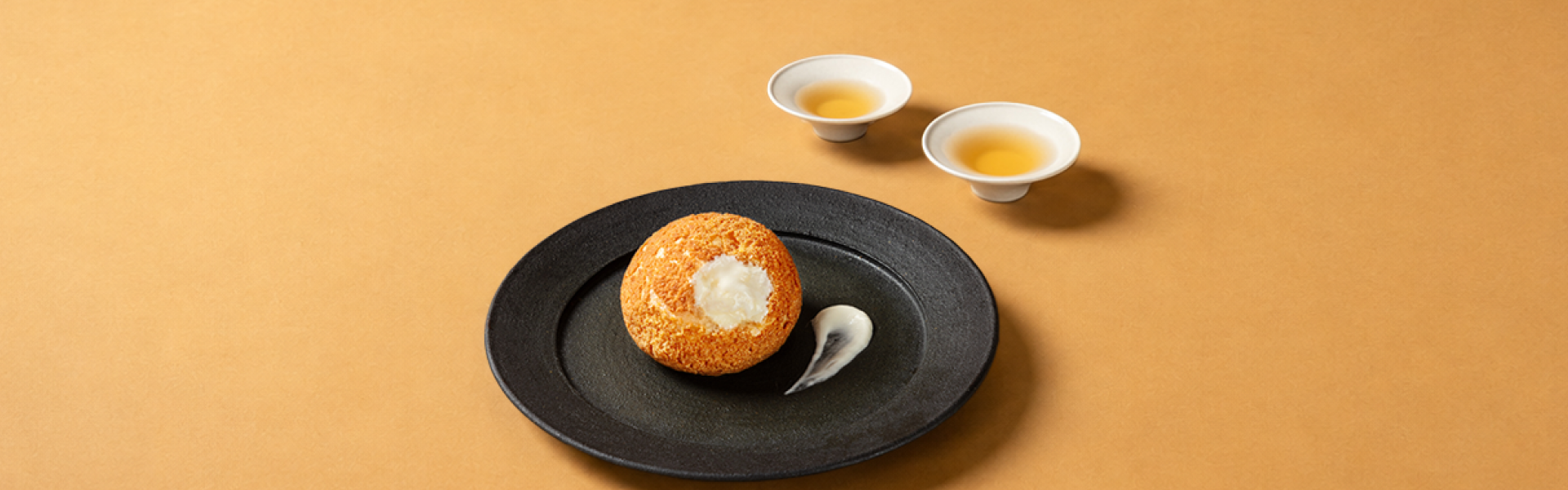 Cream puff on a stone plate